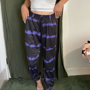 super cute black and purple tie-dye sweatpants ! size S